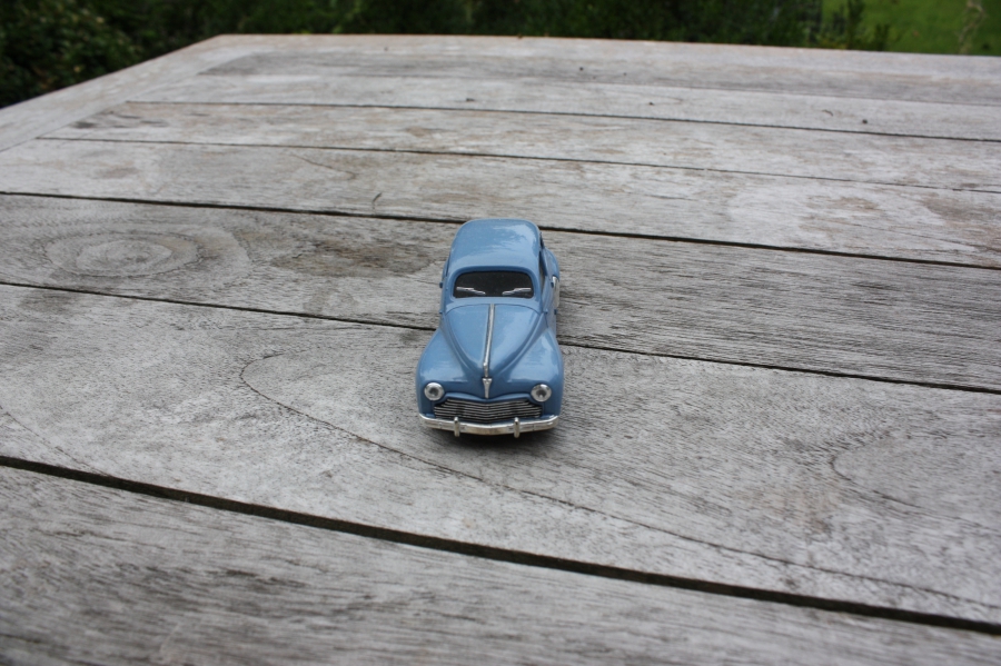 Vintage auto Renault 4 CV schaalmodel 1/43